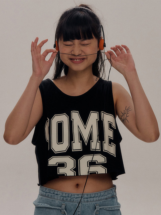 Loose Fit Lettering Crop Layered Sleeveless T-Shirt [Black]