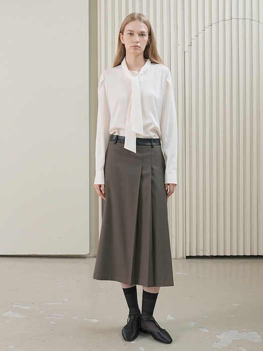 LEATHER BAND WOOL SKIRT / BROWN