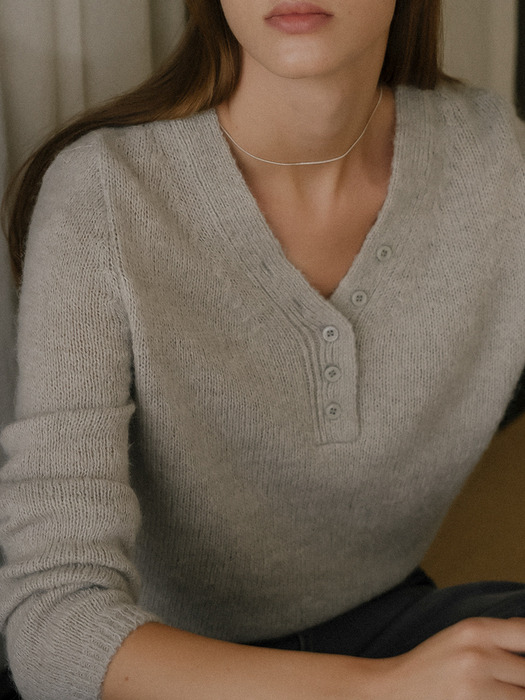 Feminine V-neck cropped knit_Gray