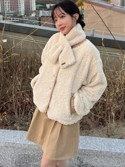 Cinnamon muffler set up fleece jacket_Ivory