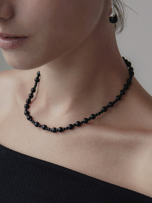 Vary onyx necklace