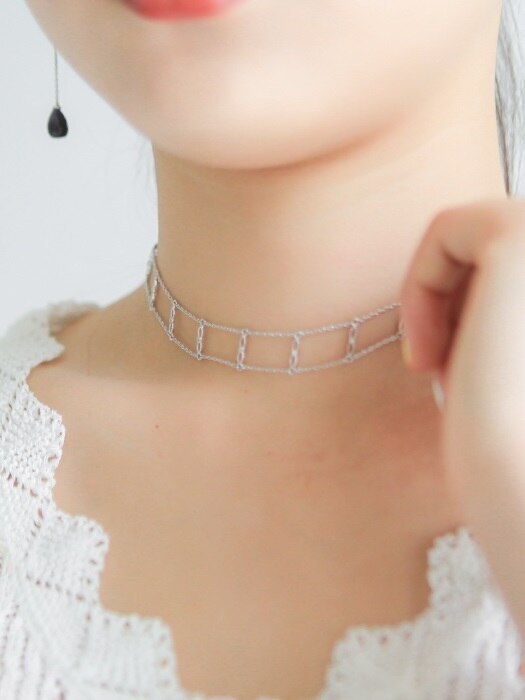 2-chain choker necklace. 