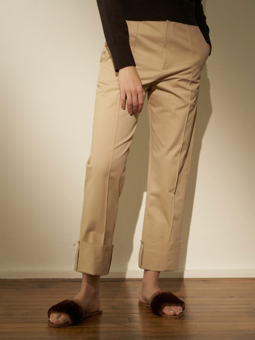 COZY PINTUCK ROLL UP PANTS BEIGE