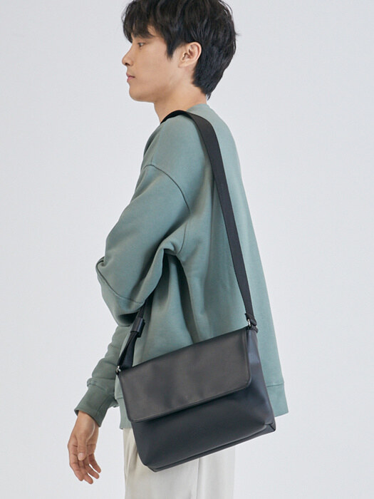 ANZA HQ MESSENGER CROSS BAG