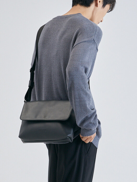 ANZA HQ MESSENGER CROSS BAG