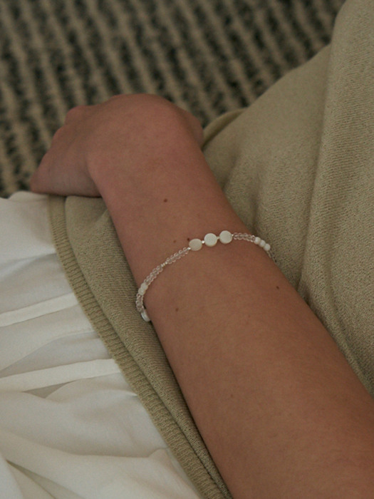 #008B Pearl Glass Bracelet