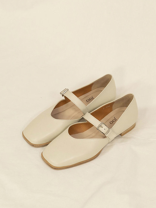 Buckle loafers (ivory)