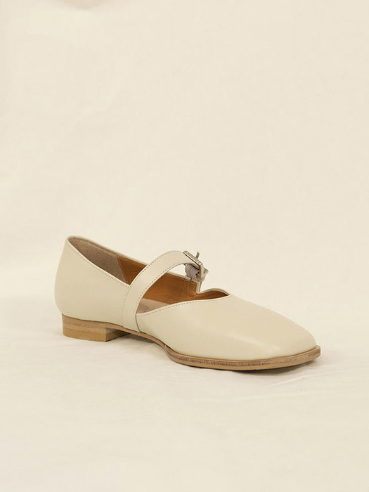 Buckle loafers (ivory)