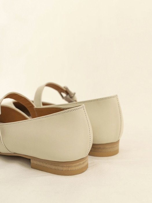 Buckle loafers (ivory)