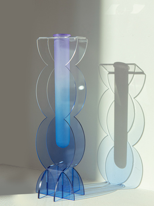 rounded L - acrylic vase