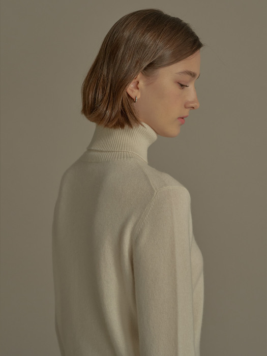 PURE CASHMERE TURTLE NECK KNIT (Ivory)