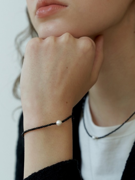 Black Spinel & Pearl Bracelet