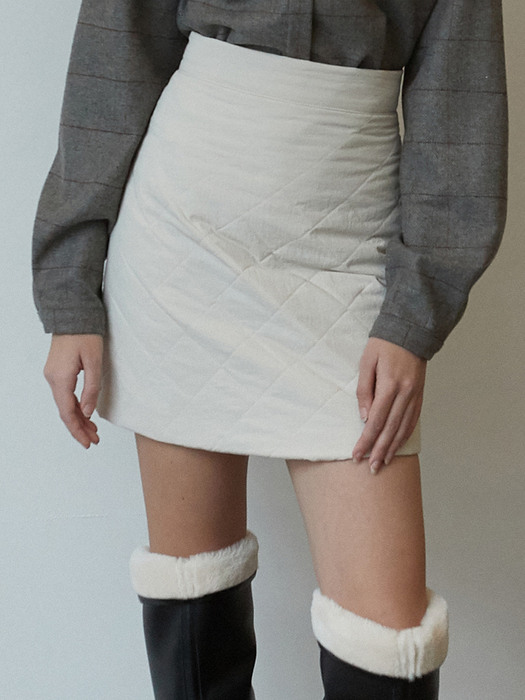 j894 quilting mini skirt (ivory)