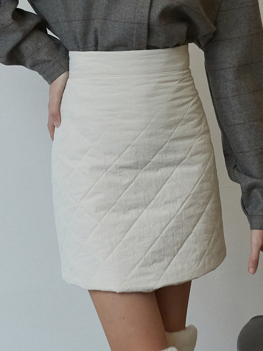 j894 quilting mini skirt (ivory)