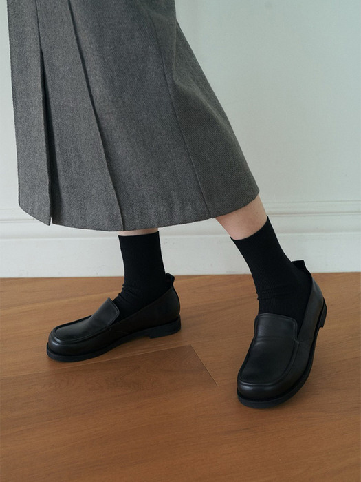 classic round loafer (black)
