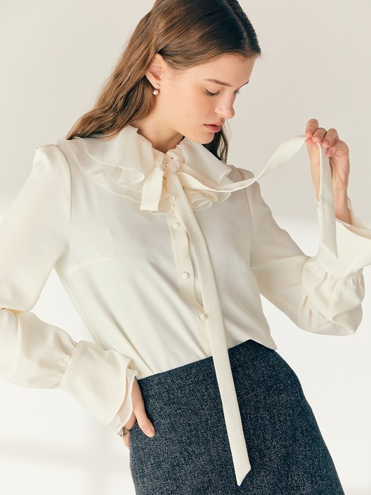 EDELINE Ruffle collar blouse (Ivory)