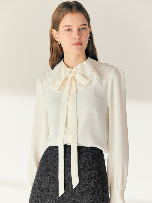 EDELINE Ruffle collar blouse (Ivory)