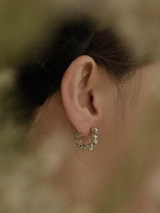 [Silver925] Bran Twist Huggie Earrings