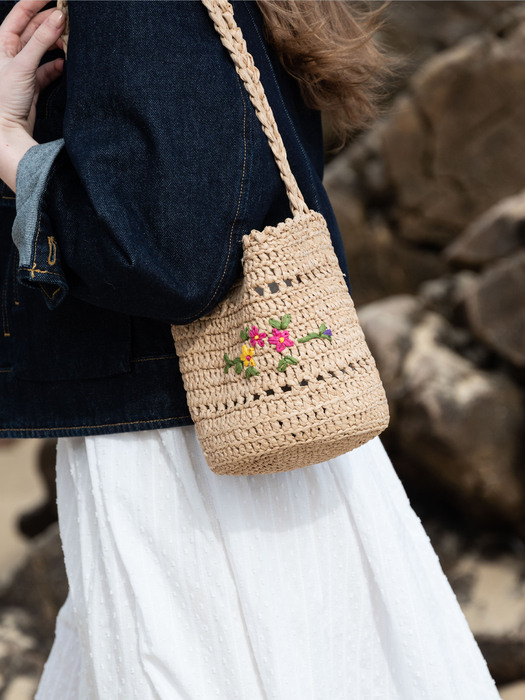 No.146 / Daisy Raffia Bucket Bag (데이지 꽃 자수 라피아 원통 버킷백 크로쉐백 라탄 니트가방)