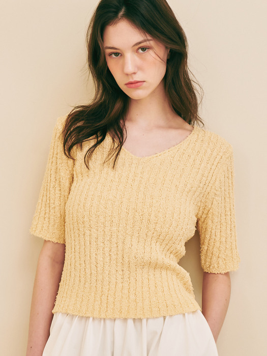 V NECK BOUCLE SHORT SLEEVE KNIT CREAM YELLOW