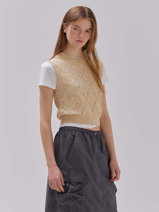 Cropped Knit Vest in Ivory VK3MV150-03