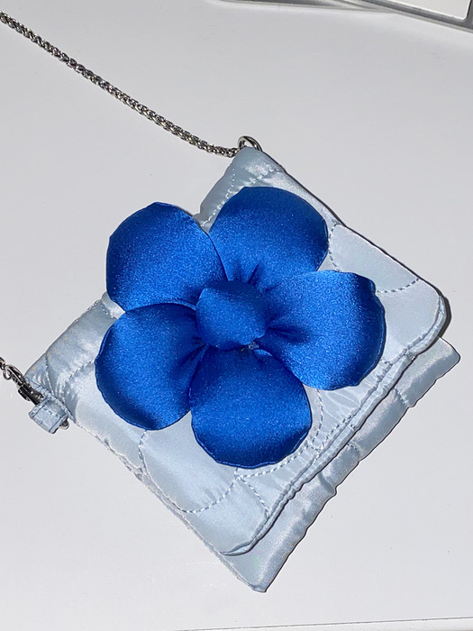 FLOWER PADDED BAG ( BABY BLUE )