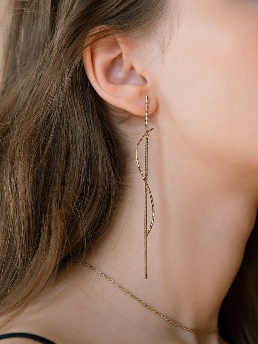 Curved DNA drop Chain Earring