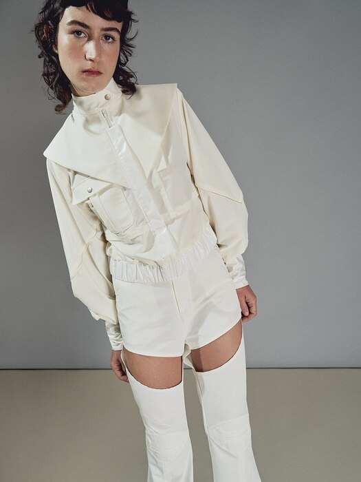 WHITE CUT OFF POINTED KNEE PANTS
