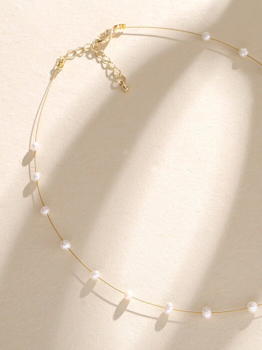 Choker necklace with small baroque pearls