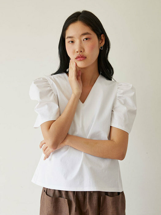 puff sleeve V-neck blouse (white)
