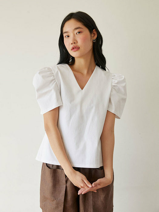 puff sleeve V-neck blouse (white)