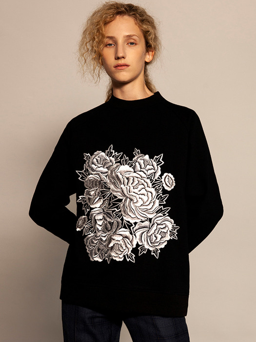 Flower Embroidered Sweatshirt_Black