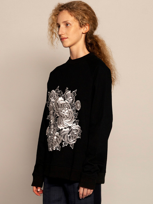Flower Embroidered Sweatshirt_Black