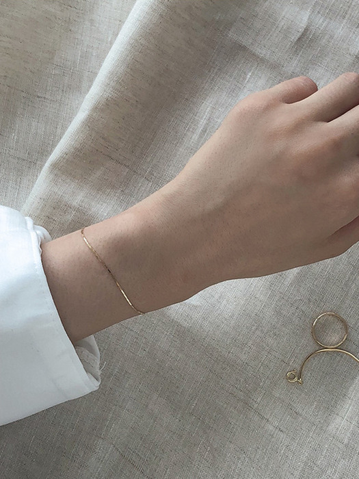 14k gold silken texture bracelet (14k 골드)