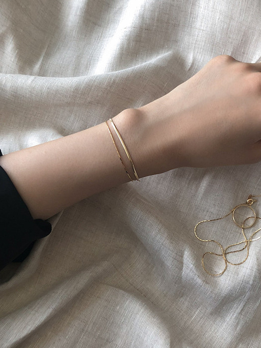 14k gold silken texture bracelet (14k 골드)