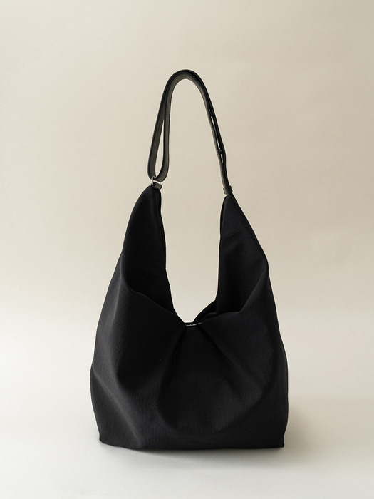 [ESSENTIAL] 미아 Mia Oversized Bag Black