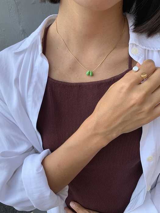 Green berries necklace