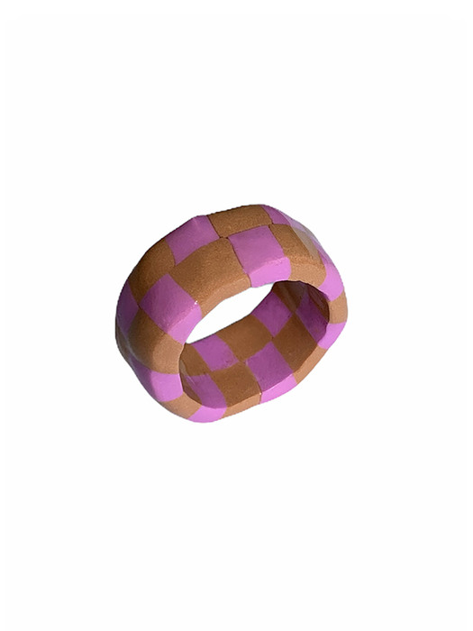 chess ring_ pink brown