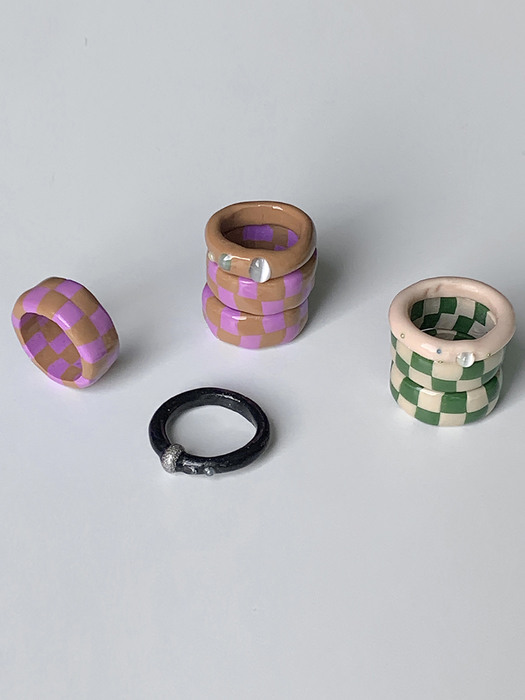 chess ring_ pink brown