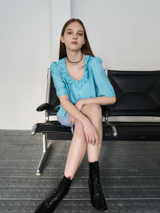 22 Spring_ Blue Ruffle Neck Cropped Blouse