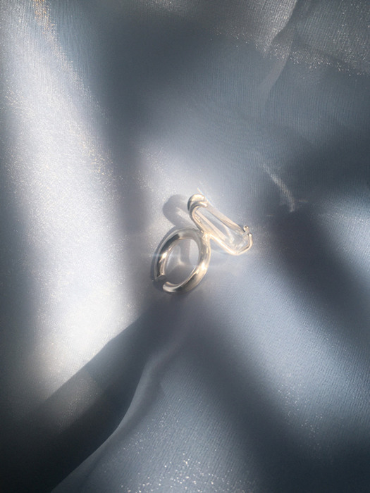 only one, clear quartz ring