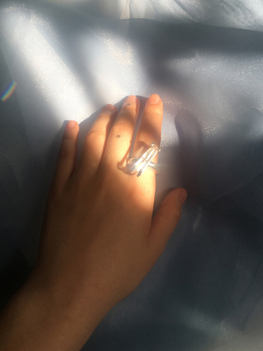 only one, clear quartz ring