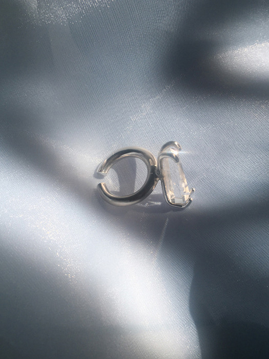 only one, clear quartz ring