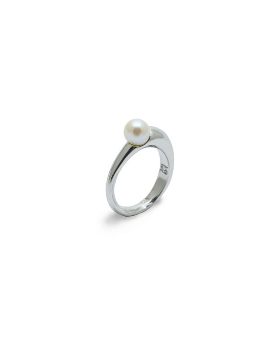 92.5 Silver single pearl ring