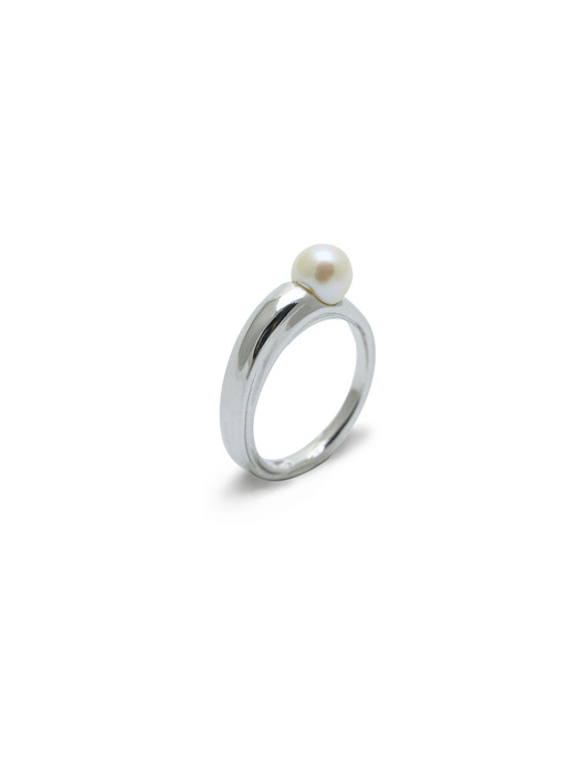 92.5 Silver single pearl ring