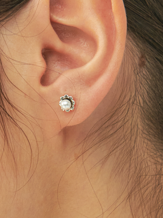 Fresh-water-pearl Flower Silver Earring Ie283 [Silver]