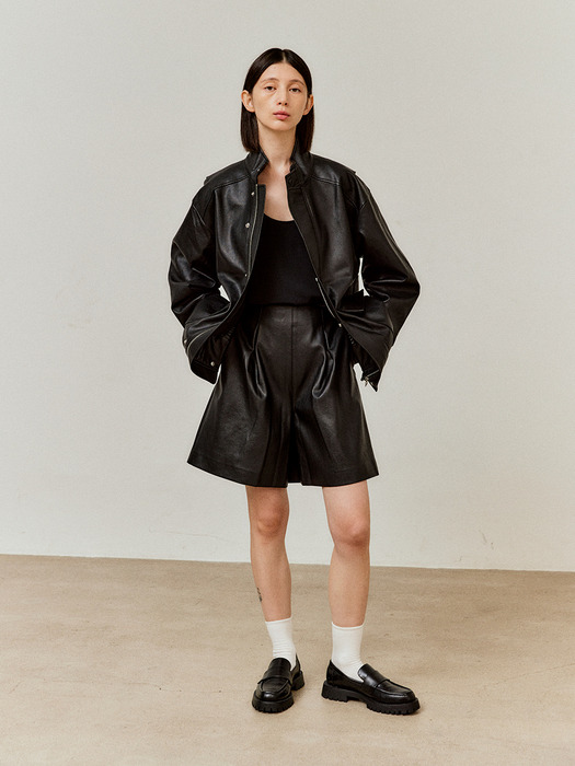 [SS23] FAUX LEATHER SHORTS (BLACK)