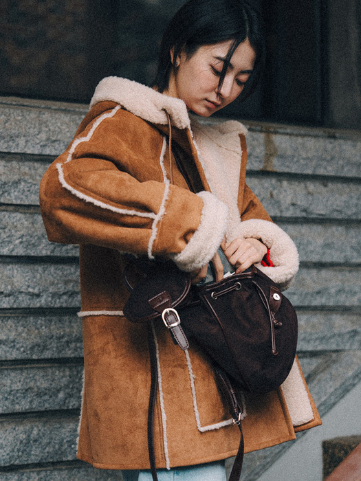 A HOODED DUFFLE MUSTANG_BROWN