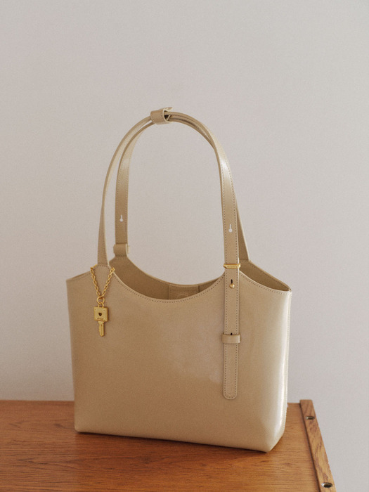 90 Veneta Bag Small Sand Beige