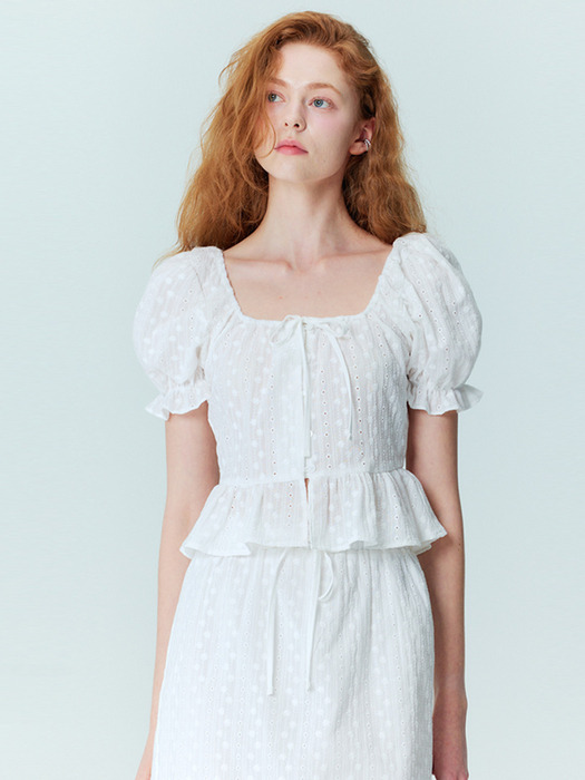 Flower embroidery puff blouse_white